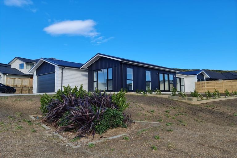 Photo of property in Queen Charlotte Drive, Aotea, Porirua, 5024
