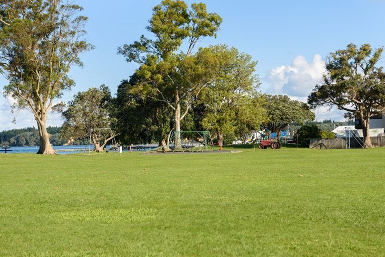 Photo of property in 27 Harbour View Road, Omokoroa, 3114