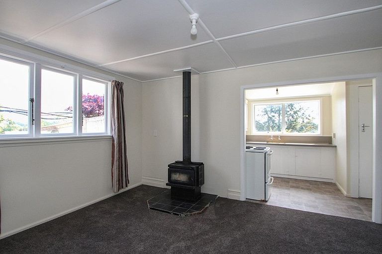 Photo of property in 15 Williams Street, Maheno, Oamaru, 9495