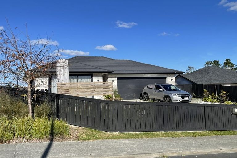 Photo of property in 1 Verdot Close, Kumeu, 0810