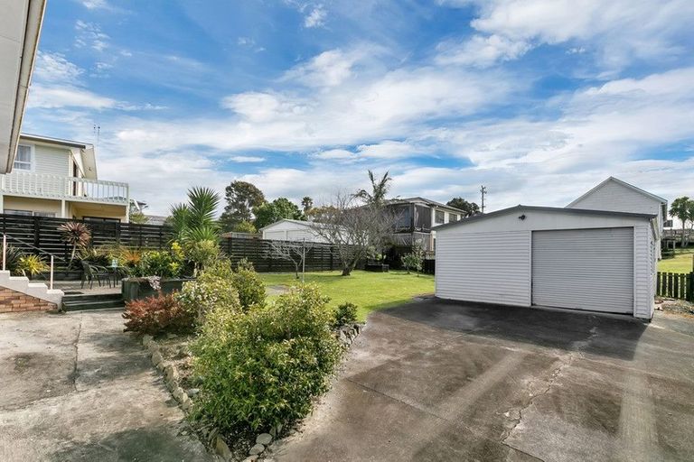 Photo of property in 16 Patts Avenue, Glendene, Auckland, 0602