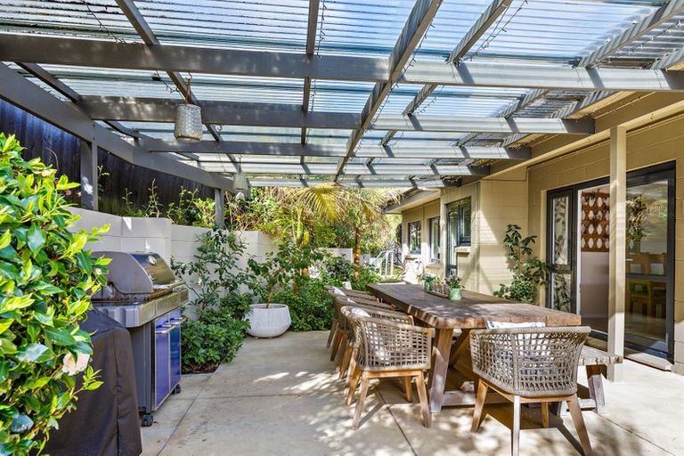 Photo of property in 21 Montclair Rise, Browns Bay, Auckland, 0630