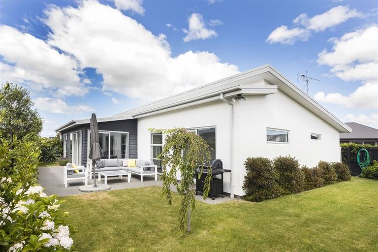 Photo of property in 8 Whitau Place, Marshland, Christchurch, 8083