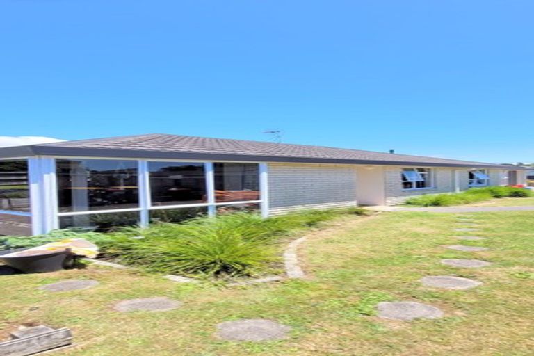 Photo of property in 25 Silvan Place, Bell Block, New Plymouth, 4312