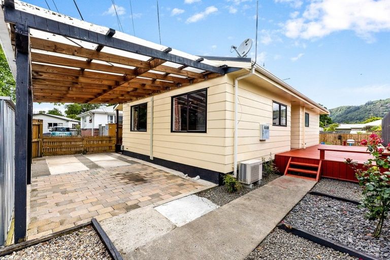 Photo of property in 1/25a Ward Street, Trentham, Upper Hutt, 5018