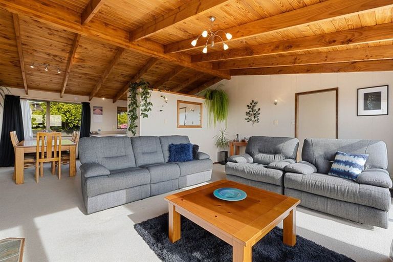 Photo of property in 2/4 Danbury Drive, Torbay, Auckland, 0630