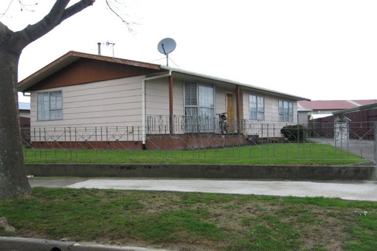 Photo of property in 8 Forbes Place, Kelvin Grove, Palmerston North, 4414