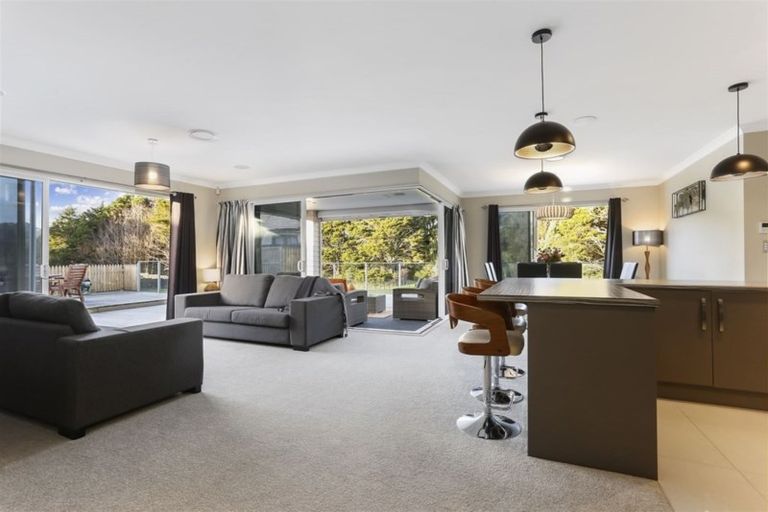 Photo of property in 21 Kahika Grove, Huapai, Kumeu, 0810