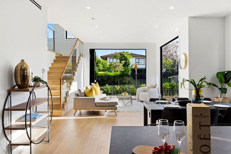 Photo of property in 23b Sorrel Crescent, Bucklands Beach, Auckland, 2012