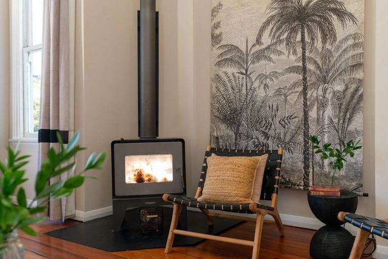 Photo of property in 58 Fairview Crescent, Kelburn, Wellington, 6012