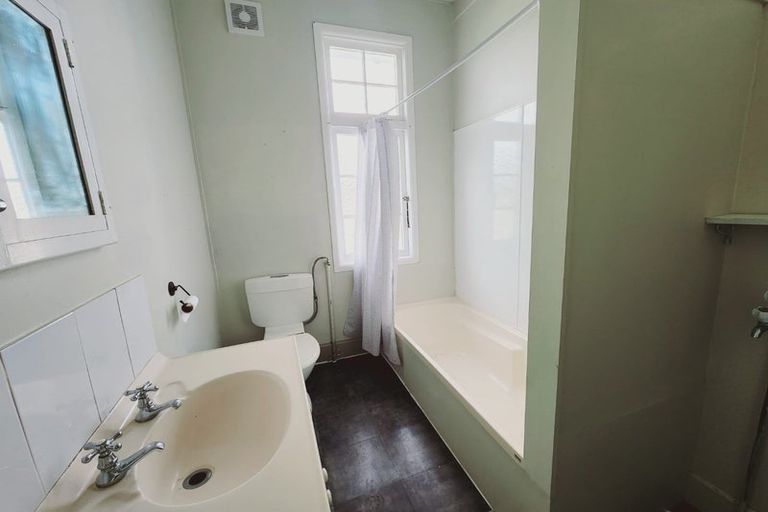 Photo of property in 1 Bignell Street, Gonville, Whanganui, 4501