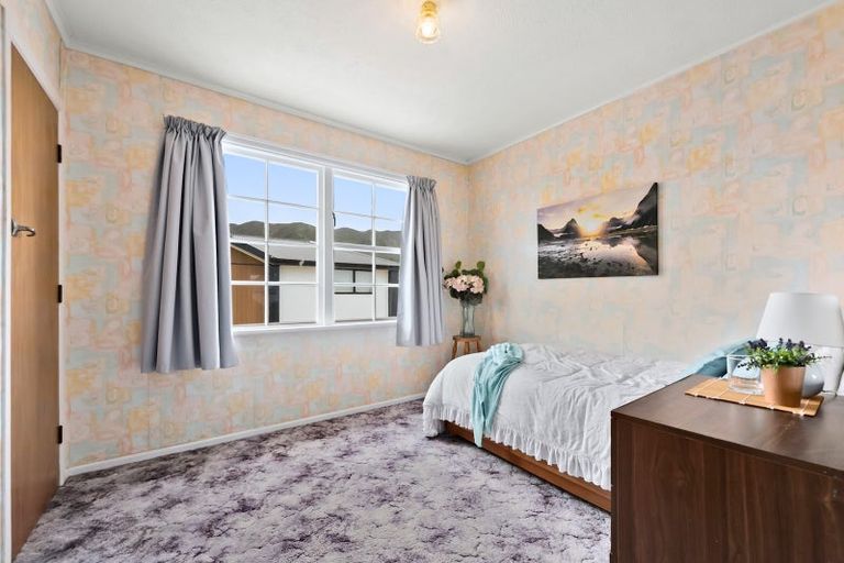 Photo of property in 1/95 Whites Line East, Waiwhetu, Lower Hutt, 5010