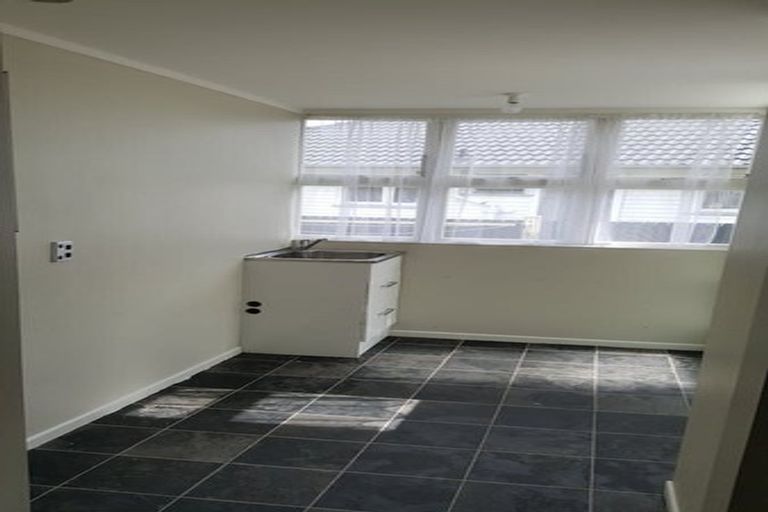 Photo of property in 2/10 Anthony Place, Pakuranga, Auckland, 2010