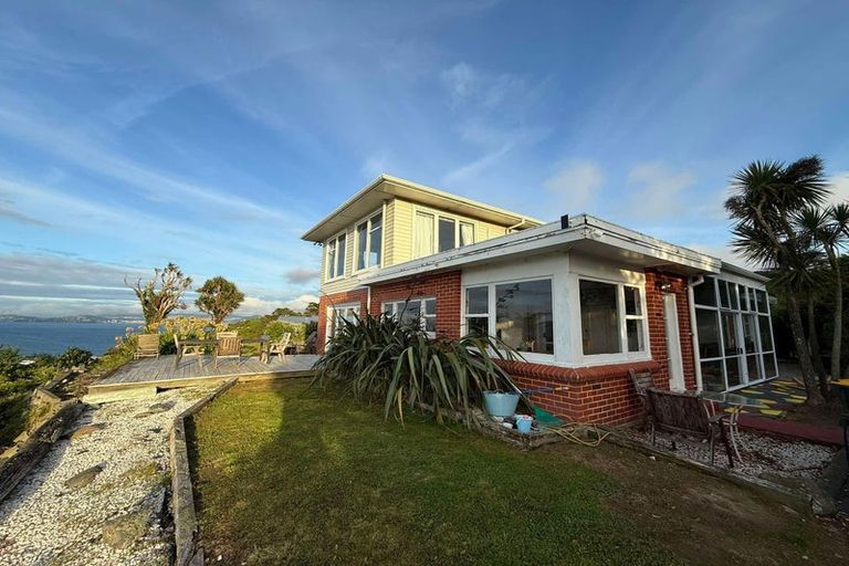 Photo of property in 17 Rakeiora Grove, Korokoro, Lower Hutt, 5012
