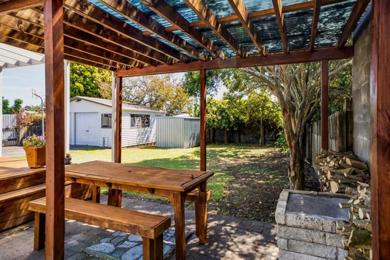 Photo of property in 33 Woodleigh Street, Frankleigh Park, New Plymouth, 4310