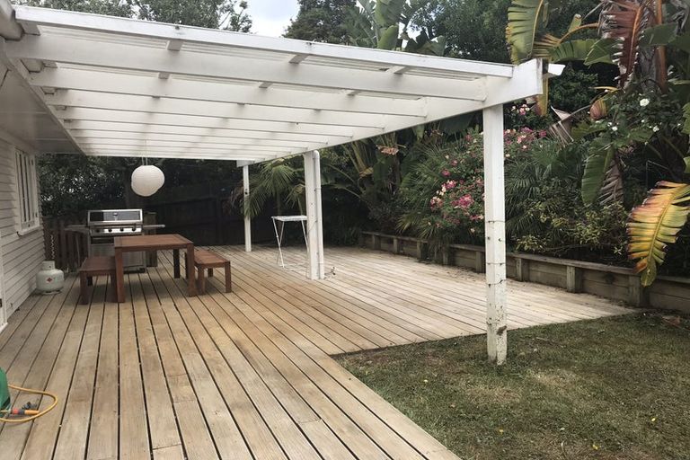 Photo of property in 33 Orion Place, Hillcrest, Auckland, 0627