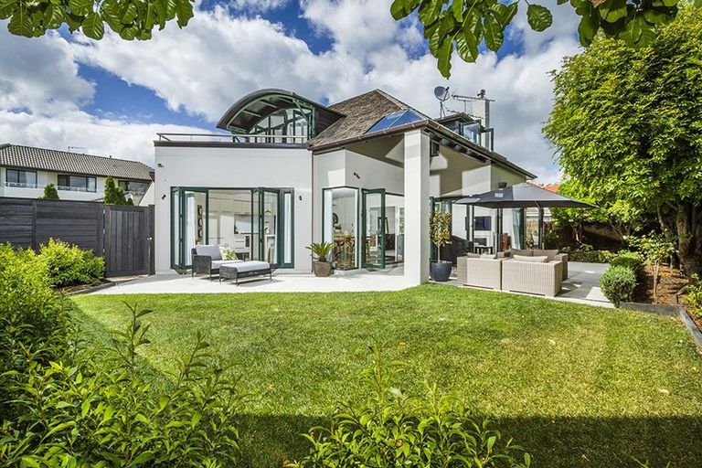 Photo of property in 2/16 Clifton Road, Hauraki, Auckland, 0622