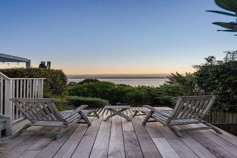 Photo of property in 5 Poaka Place, Beach Haven, Auckland, 0626