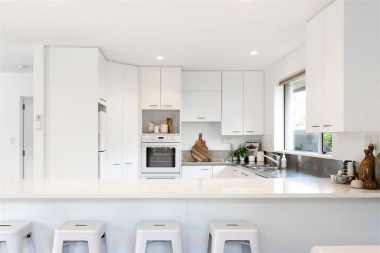 Photo of property in 77 Watford Street, Strowan, Christchurch, 8052