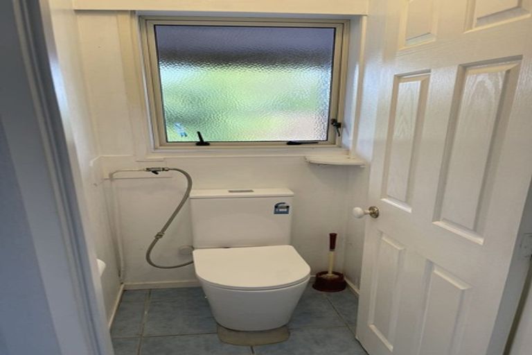 Photo of property in 56 Prince Regent Drive, Half Moon Bay, Auckland, 2012