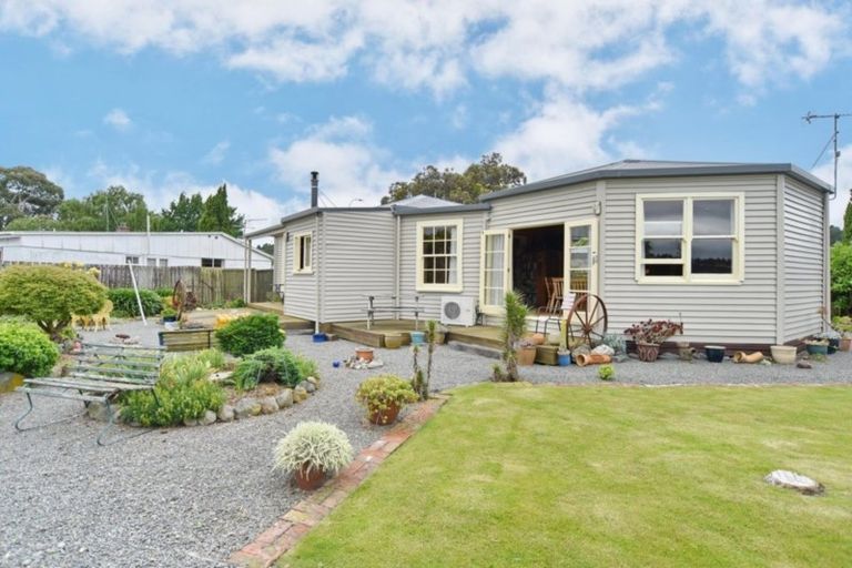 Photo of property in 22 Penfold Square, Leithfield, 7481