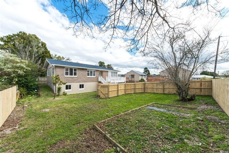 Photo of property in 4 Kelkirk Street, Kelston, Auckland, 0602