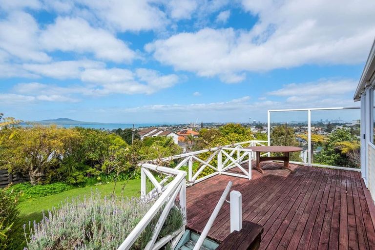 Photo of property in 6 Dewsbury Terrace, Castor Bay, Auckland, 0620