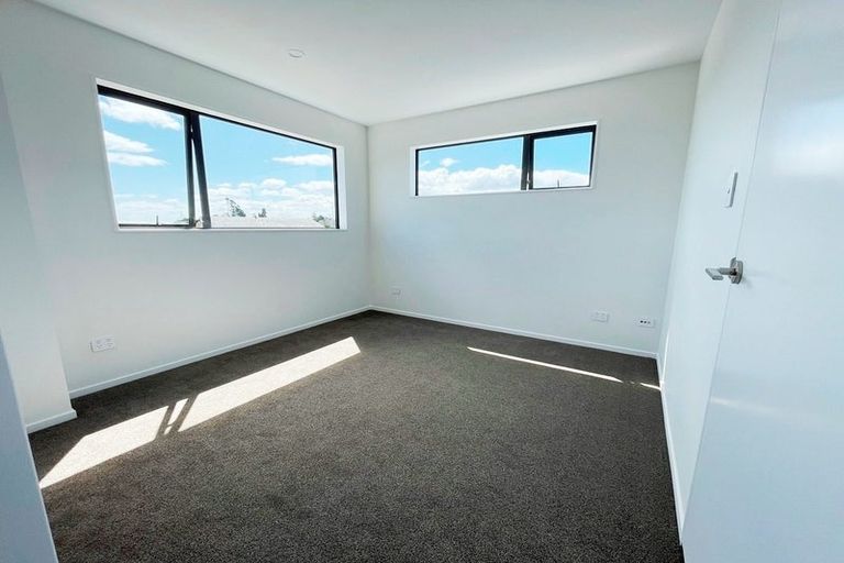 Photo of property in 15 Raupeti Lane, Henderson, Auckland, 0612