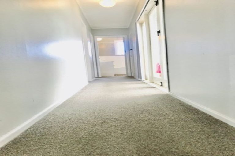 Photo of property in 6 Sexton Place, Manurewa East, Auckland, 2102