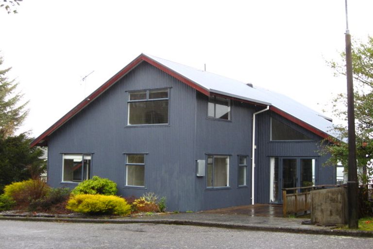 Photo of property in 11 Ivy Terrace, Moana, 7872