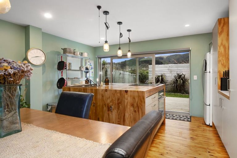 Photo of property in 25a Bell Street, Tawa, Wellington, 5028