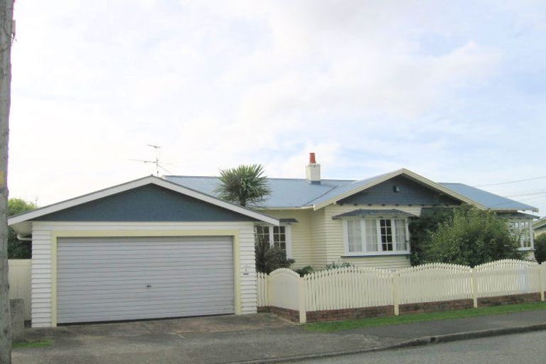 Photo of property in 2 Ropata Crescent, Boulcott, Lower Hutt, 5010