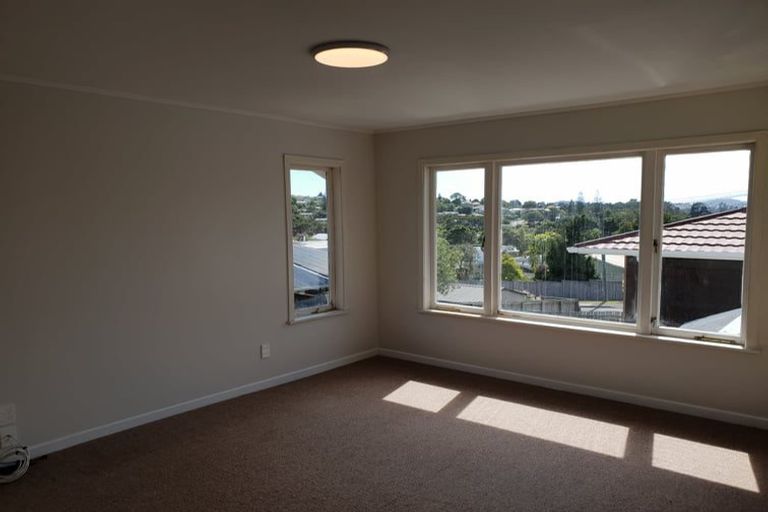 Photo of property in 2/9 Lex Avenue, Green Bay, Auckland, 0604