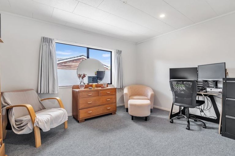 Photo of property in 1/23 Raines Avenue, Forrest Hill, Auckland, 0620