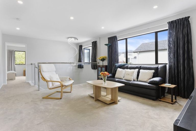 Photo of property in 127 Colonial Drive, Silverdale, 0932