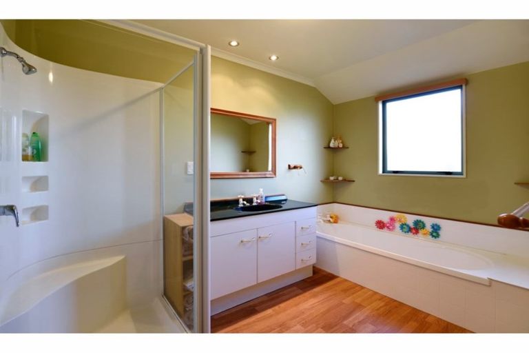 Photo of property in 8 Longfields Road, Brightwater, 7022