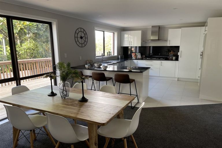 Photo of property in 8 Gordon Stanley Drive, Massey, Auckland, 0614