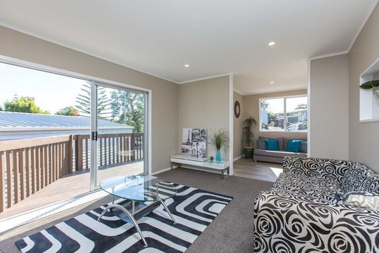 Photo of property in 14 Farwood Drive, Henderson, Auckland, 0612