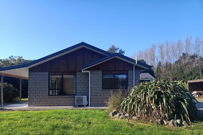 Photo of property in 281 North Manakau Road, Manakau, Levin, 5573