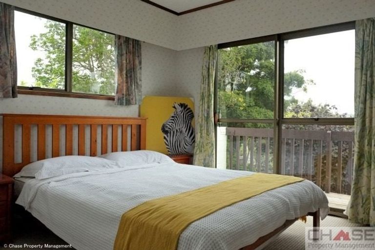 Photo of property in 96 Becroft Drive, Forrest Hill, Auckland, 0620