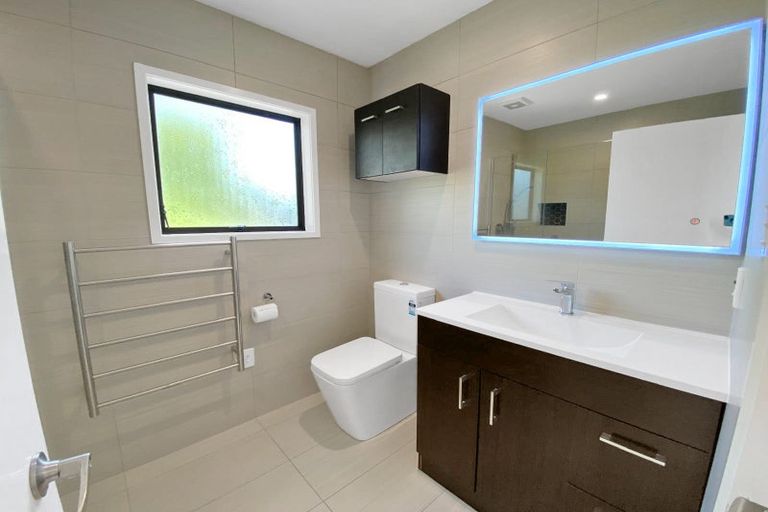 Photo of property in 2/41 Rangatira Road, Beach Haven, Auckland, 0626