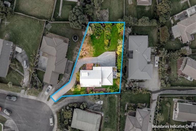 Photo of property in 22 Worthington Place, West Harbour, Auckland, 0618