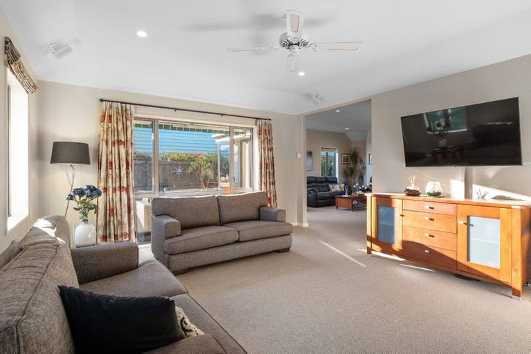 Photo of property in 4 Dinglebay Place, Casebrook, Christchurch, 8051