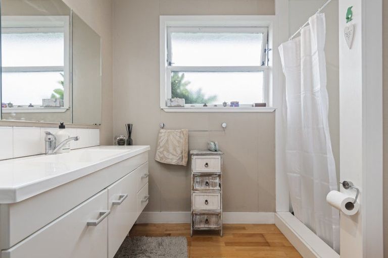 Photo of property in 14 Rakino Place, Awapuni, Palmerston North, 4412