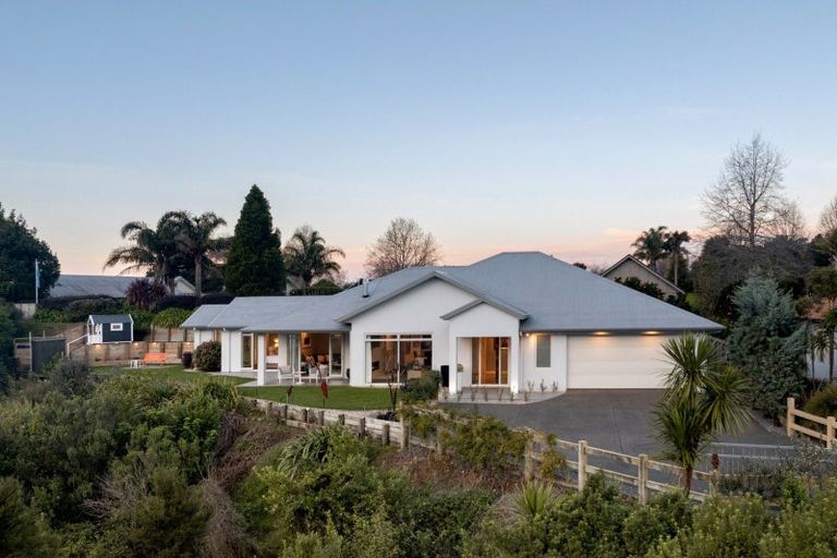 Photo of property in 40 Broadwater Close, Pyes Pa, Tauranga, 3112