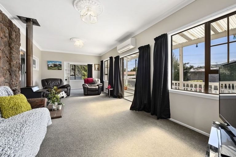 Photo of property in 414 Stokes Valley Road, Stokes Valley, Lower Hutt, 5019