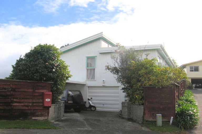 Photo of property in 5 Farrelly Grove, Fairfield, Lower Hutt, 5011