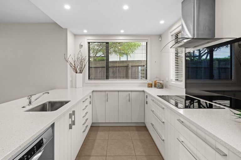 Photo of property in 9b Gillean Street, Havelock North, 4130