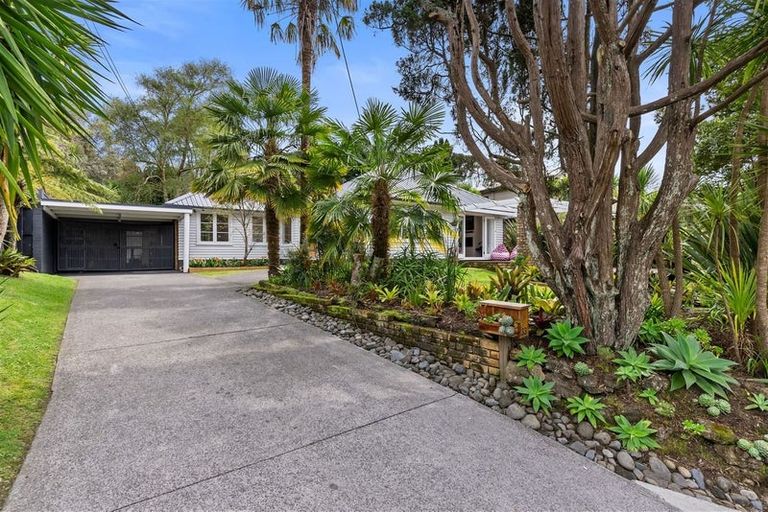 Photo of property in 33 Shetland Street, Glen Eden, Auckland, 0602