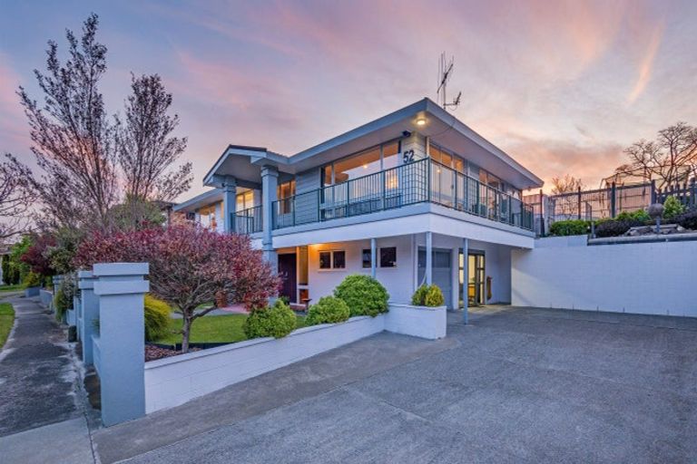 Photo of property in 52 Wikiriwhi Crescent, Awapuni, Palmerston North, 4412